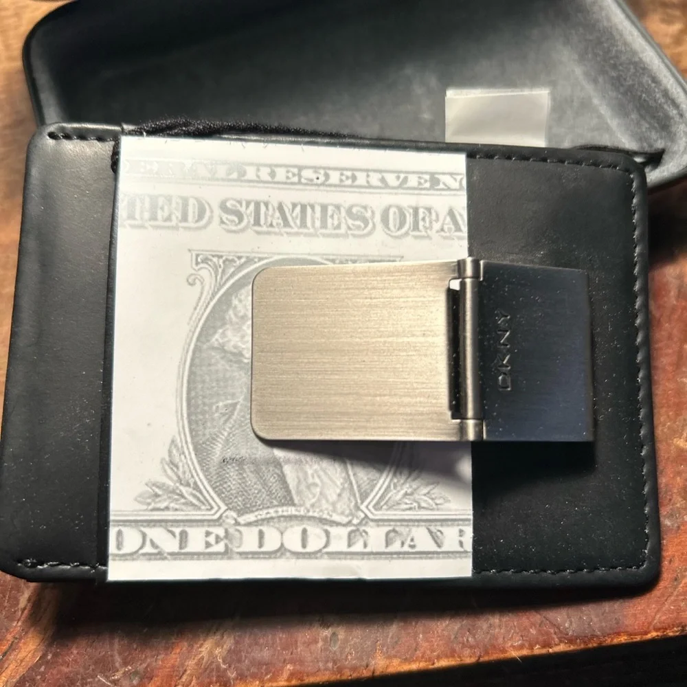 DKNY Men’s Wallet SLIM